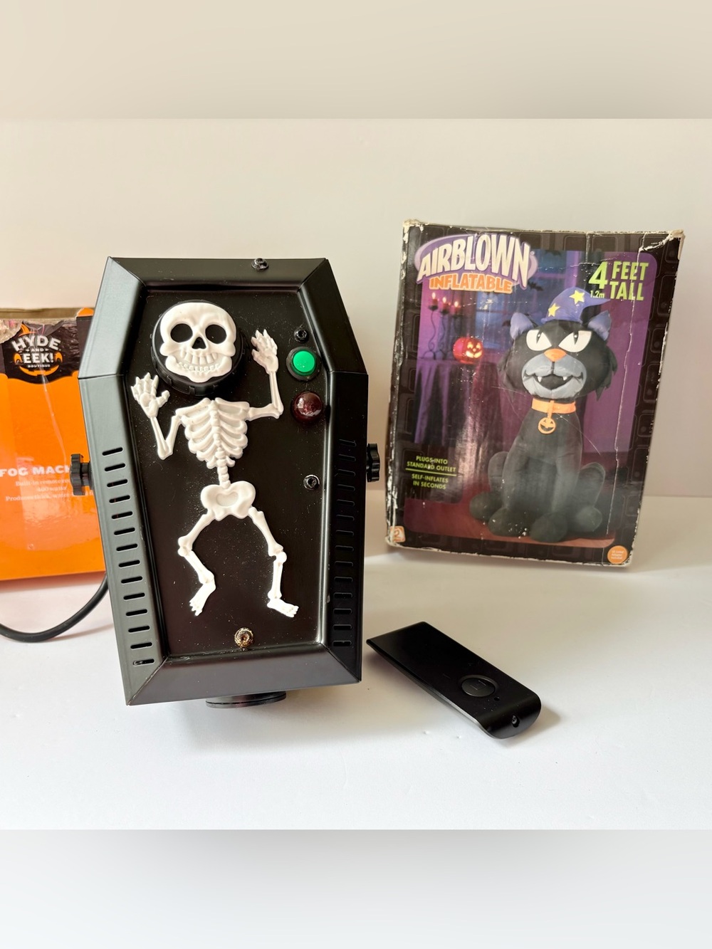 Vintage Gemmy Halloween Inflatable Black Cat & Hide & Eek Fog Machine Lot